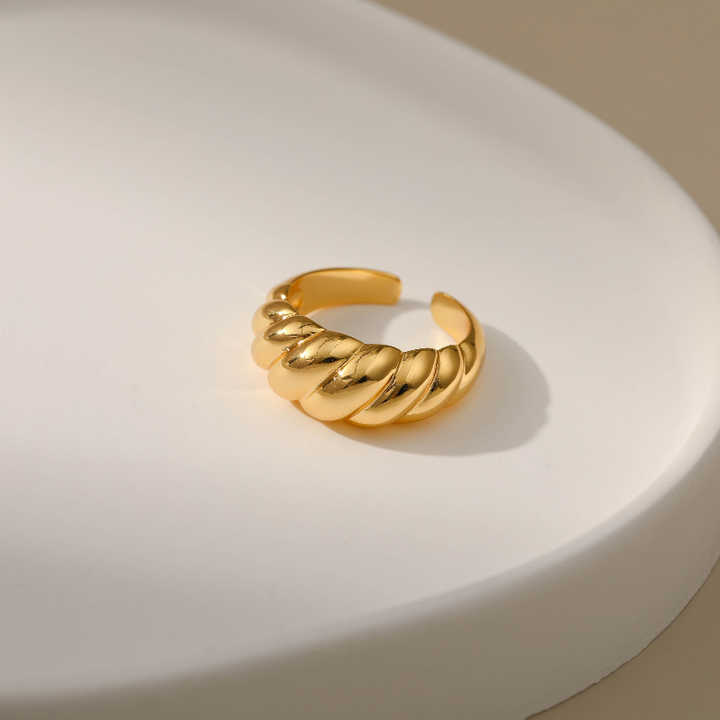 Nomi Ring